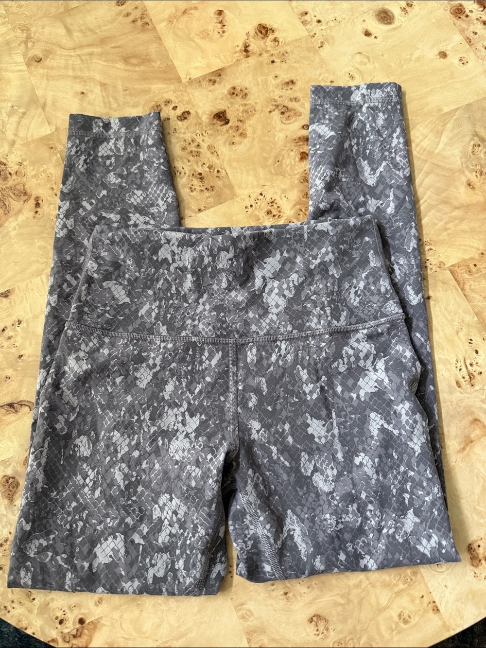 Lululemon Gray Snake Print High-Waist Leggings; Size 6